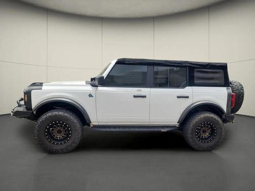 Oxford White 2022 Ford Bronco Black Diamond