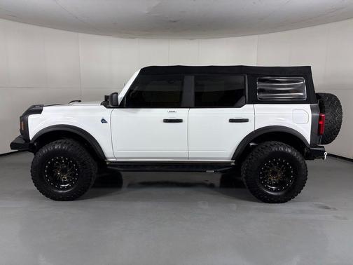 Oxford White 2022 Ford Bronco Black Diamond