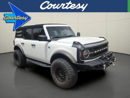 Oxford White 2022 Ford Bronco Black Diamond
