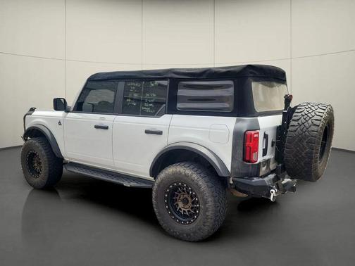 Oxford White 2022 Ford Bronco Black Diamond