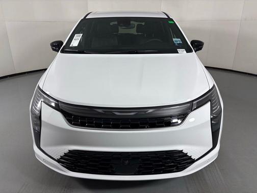 Bright White Clearcoat 2027 Chrysler Pacifica L