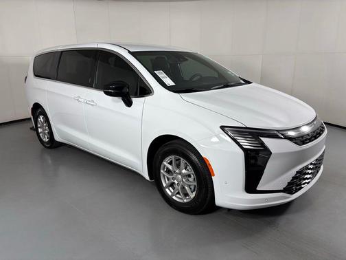 Bright White Clearcoat 2027 Chrysler Pacifica L