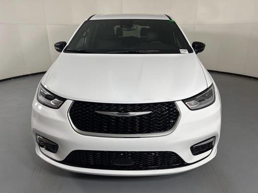 2025 Chrysler Pacifica L
