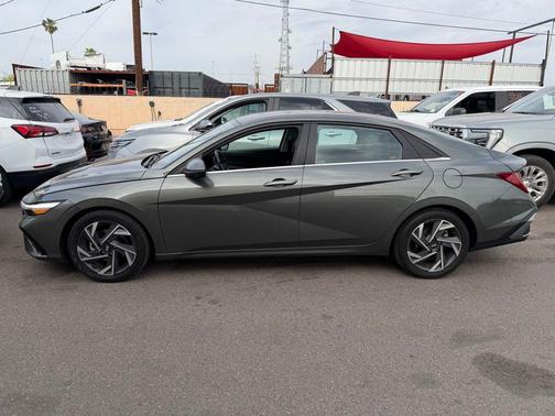 2024 Hyundai ELANTRA Limited