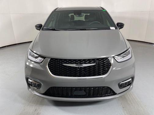 2025 Chrysler Pacifica L