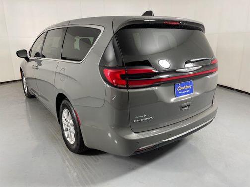 2025 Chrysler Pacifica L