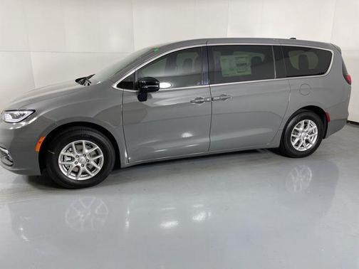 2025 Chrysler Pacifica L