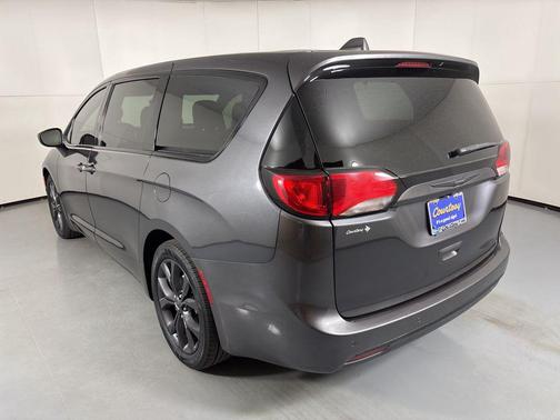 2020 Chrysler Pacifica Touring