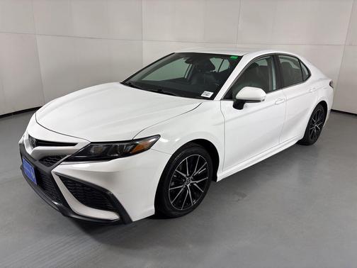 Ice Cap 2023 Toyota Camry SE