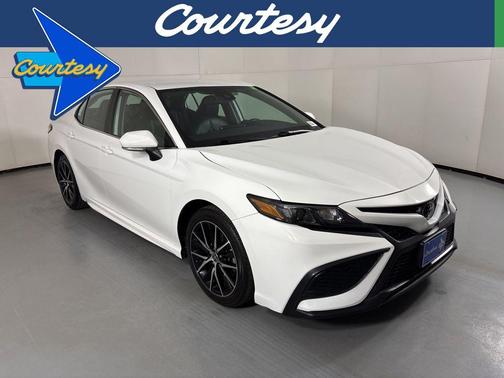 Ice Cap 2023 Toyota Camry SE