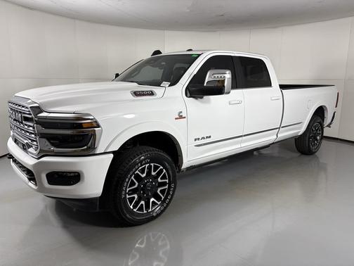2026 RAM 3500 Limited Crew Cab 4x4 8' Box
