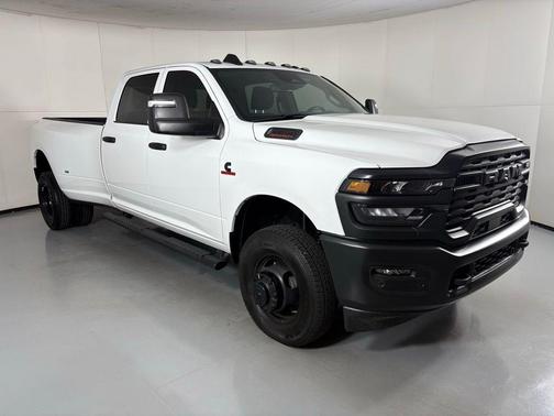 2026 RAM 3500 Tradesman Crew Cab 4x4 8' Box