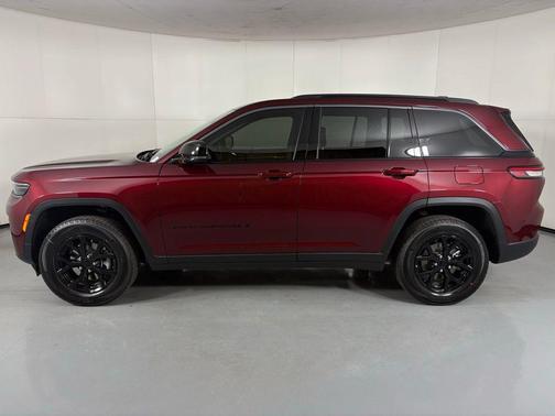 Velvet Red Pearlcoat 2026 Jeep Grand Cherokee Altitude