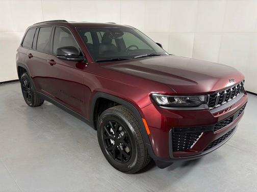 Velvet Red Pearlcoat 2026 Jeep Grand Cherokee Altitude