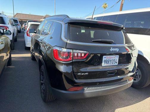 Diamond Black Crystal Pearlcoat 2025 Jeep Compass Limited