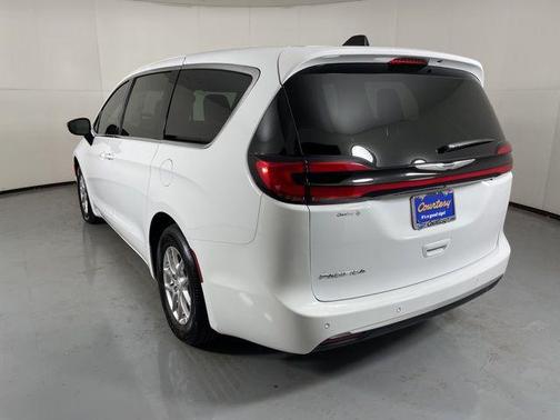 2025 Chrysler Pacifica L