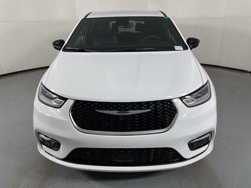 2025 Chrysler Pacifica L