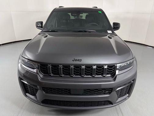 2026 Jeep Grand Cherokee Altitude