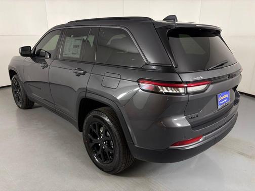 2026 Jeep Grand Cherokee Altitude