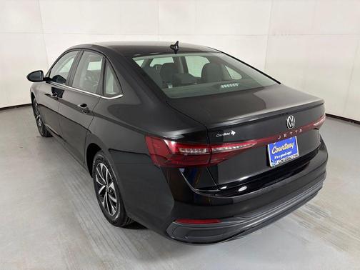 Deep Black Pearl 2025 Volkswagen Jetta 1.5T S