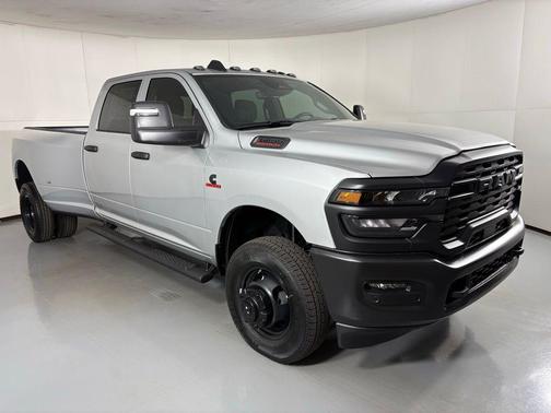 2026 RAM 3500 Tradesman Crew Cab 4x4 8' Box