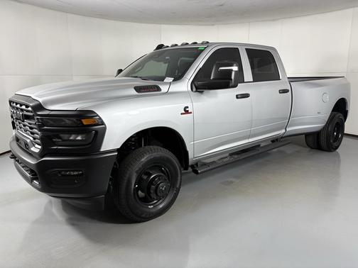 2026 RAM 3500 Tradesman Crew Cab 4x4 8' Box