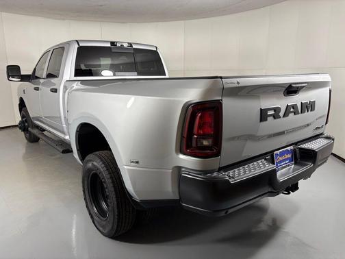 2026 RAM 3500 Tradesman Crew Cab 4x4 8' Box