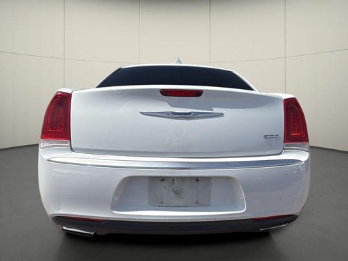 Bright White Clearcoat 2019 Chrysler 300 Touring