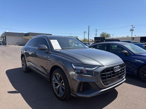 Daytona Gray Pearl Effect 2020 Audi Q8 55 Premium Plus