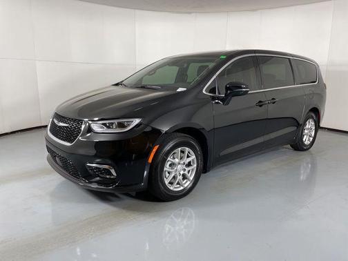 2025 Chrysler Pacifica L