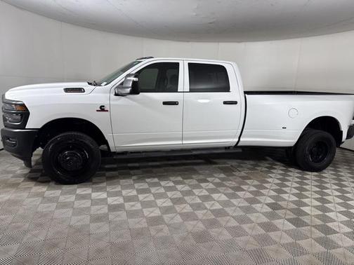 2025 RAM 3500 Tradesman Crew Cab 4x4 8' Box