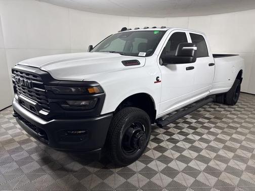2025 RAM 3500 Tradesman Crew Cab 4x4 8' Box
