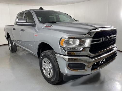 2022 RAM 2500 Tradesman Crew Cab 4x4 6'4' Box