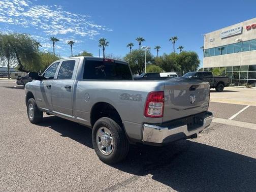 2022 RAM 2500 Tradesman Crew Cab 4x4 6'4' Box