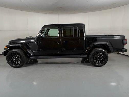 Black Clearcoat 2023 Jeep Gladiator High Altitude 4x4