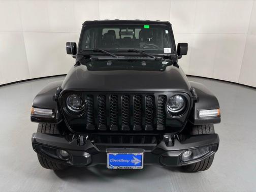 Black Clearcoat 2023 Jeep Gladiator High Altitude 4x4