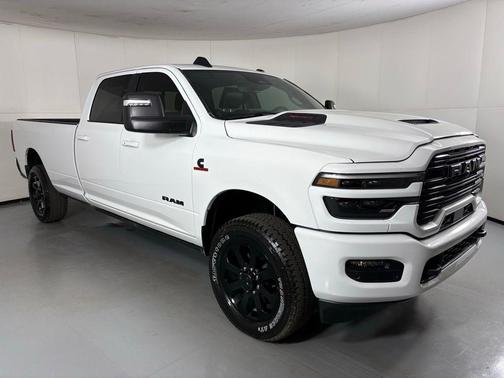 2026 RAM 3500 Laramie Crew Cab 4x4 8' Box