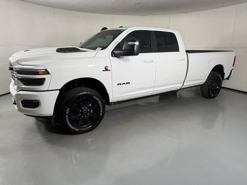 2026 RAM 3500 Laramie Crew Cab 4x4 8' Box