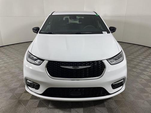 2025 Chrysler Pacifica L