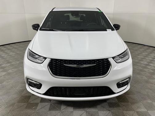 2025 Chrysler Pacifica L