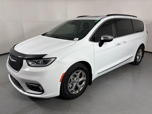 Bright White Clearcoat 2023 Chrysler Pacifica Limited