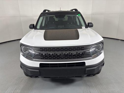 Oxford White 2024 Ford Bronco Sport Badlands
