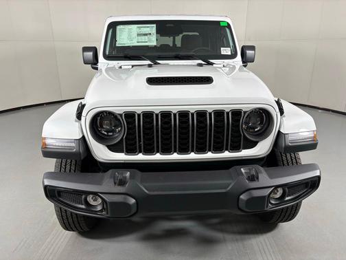 Bright White Clearcoat 2026 Jeep Gladiator Sport S