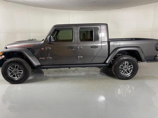 2025 Jeep Gladiator Mojave X
