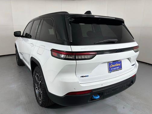 Bright White Clearcoat 2022 Jeep Grand Cherokee 4xe Trailhawk