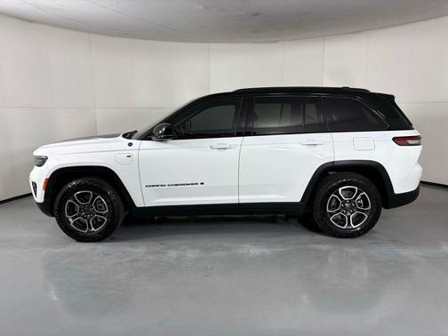 Bright White Clearcoat 2022 Jeep Grand Cherokee 4xe Trailhawk