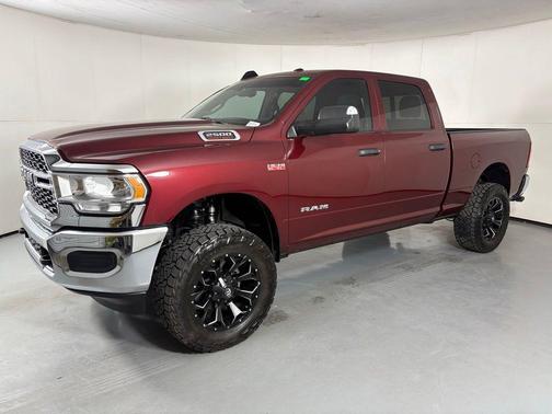Delmonico Red Pearlcoat 2022 RAM 2500 Tradesman Crew Cab 4x4 6'4' Box