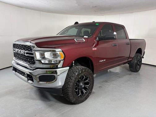 Delmonico Red Pearlcoat 2022 RAM 2500 Tradesman Crew Cab 4x4 6'4' Box