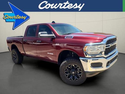 Delmonico Red Pearlcoat 2022 RAM 2500 Tradesman Crew Cab 4x4 6'4' Box