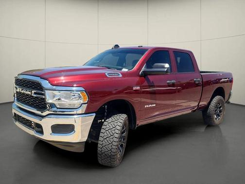 Delmonico Red Pearlcoat 2022 RAM 2500 Tradesman Crew Cab 4x4 6'4' Box